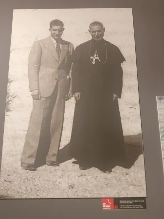 Bartali e il Vescovo Nicolini | Foto nella sezione del Museo della Memoria di Assisi | Museo della Memoria di Assisi
Diocesi di Assisi - Nocera Umbra - Gualdo Tadino