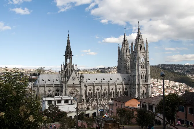 Basilica del Voto Nacional, Quito, Ecuador | La Basilica del Voto Nacional di Quito, eretta in occasione della consacrazione del Paese al Sacro Cuore di Gesù | Wikimedia Commons