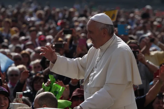 Papa Francesco all'udienza generale | Papa Francesco durante l'udienza generale del 6 aprile 2016 | Martha Calderòn / ACI Group