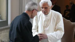 Benedetto XVI con padre Stephan Horn, coordinatore dello Schuelerkreis, in una foto d'archivio / BenedettoXVIBlog - goo.gl/5BSCTm