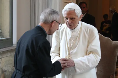 Benedetto XVI e padre Stephan Horn | Benedetto XVI con padre Stephan Horn, coordinatore dello Schuelerkreis, in una foto d'archivio | BenedettoXVIBlog - goo.gl/5BSCTm