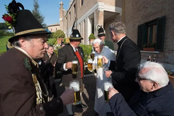 La festa Bavarese per gli 88 anni di Benedetto XVI / Osservatore Romano