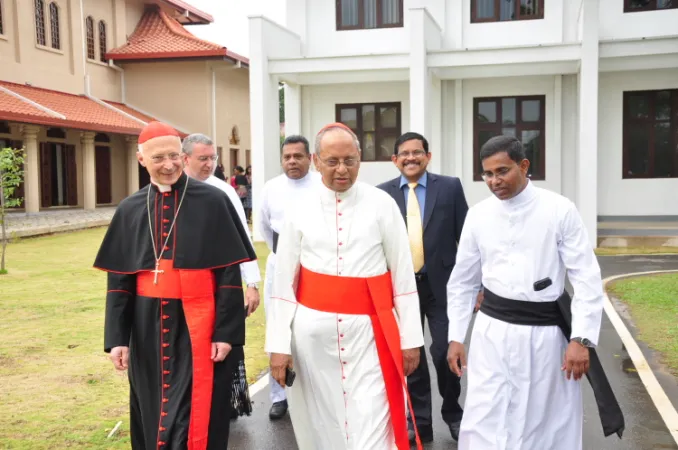 Apertura Istituto Culturale Benedetto XVI | Un momento dell'apertura dell'Istituto Culturale Benedetto XVI a Colombo, in Sri Lanka. Si riconoscono il Cardinal Angelo Bagnasco e il Cardinal Malcom Ranjith  | Roshan Pradeep / Arcidiocesi di Colombo