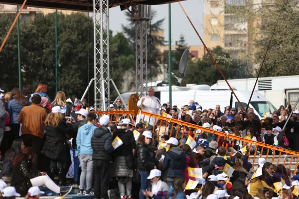 Papa Francesco durante la sua vista nel quartiere di Napoli Scampia, 21 marzo 2015 / Daniel Ibanez / ACI Group