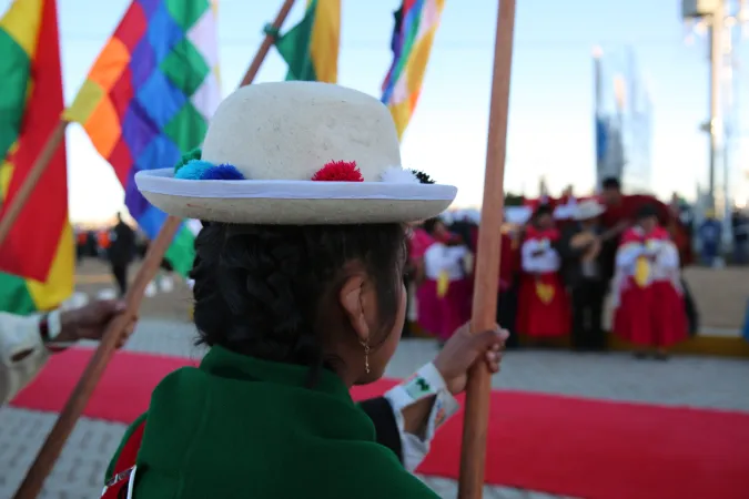 La gente della Bolivia festeggia l'arrivo del Papa |  | Alan Holdren/CNA