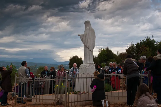 La collina delle apparizioni a Medjugorje |  | CJ - Bosnia and Herzegovina Apr-24-2012 164- Wikipedia 