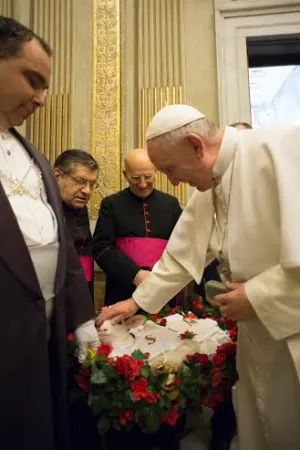 Il Papa benedici gli agnelli |  | Osservatore Romano