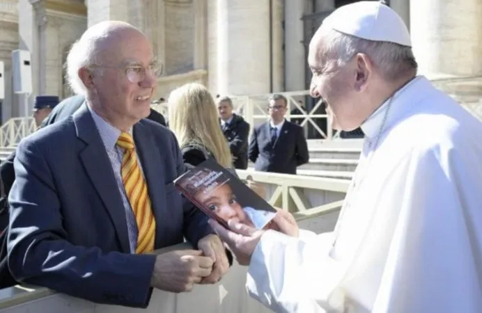 Una foto di Calvani con Papa Francesco  |  | www.agensir.it