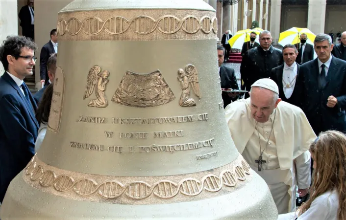 Papa Francesco benedice la Campana per la Vita il 23 settembre 2020 |  | Vatican Media 