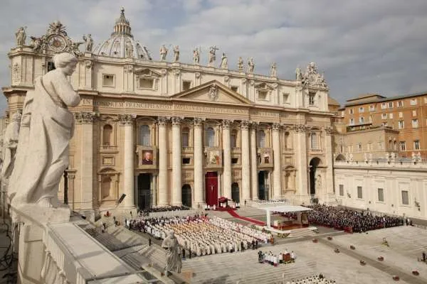 Piazza San Pietro durante la celebrazione di alcune canonizzazioni / Archivio ACI Group