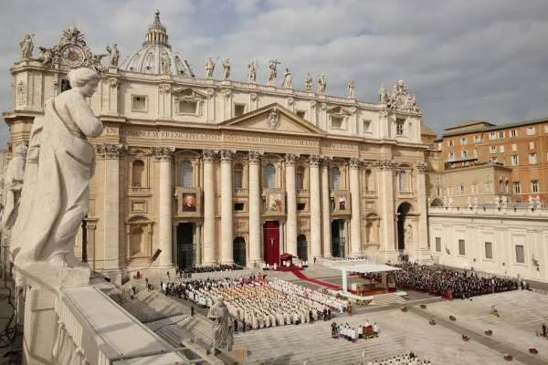 Piazza San Pietro durante la celebrazione di alcune canonizzazioni
 / archivio ACI Group