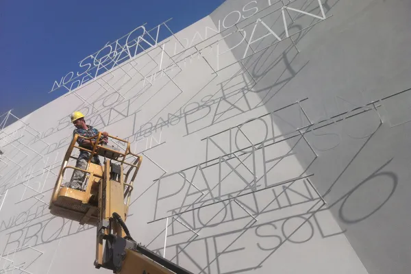 Il padiglione in via di realizzazione / Expoholysee