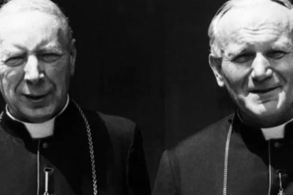 Il Cardinale Wyszynski (a sinistra) e il Cardinale Wojtyla, che sarà eletto Papa Giovanni Paolo II / Istituto del Primate Card. Stephan Wyszyński


