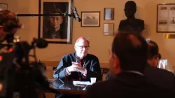 Cardinal Wilhelm Eijk durante una conferenza stampa al termine del Sinodo  / Bohumil Petrik / ACI Group