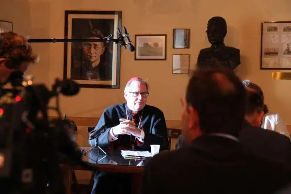 Cardinal Wilhelm Eijk durante una conferenza stampa al termine del Sinodo  / Bohumil Petrik / ACI Group