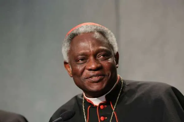 Il Cardinal Peter Kodwo Appiah Turkson, presidente del Pontificio Consiglio delle Giustizia e della Pace, durante un conferenza stampa in Sala Stampa Vaticana / CNA Photo Archive 