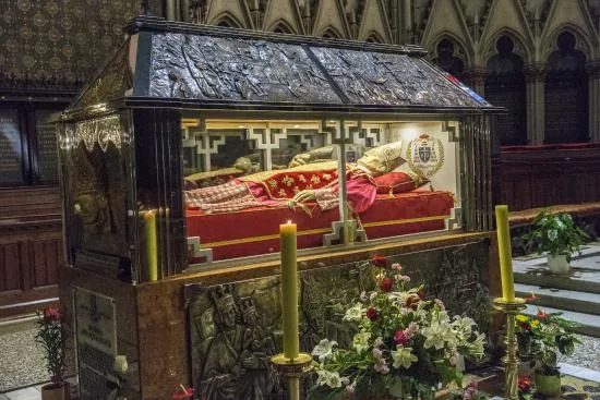 La teca del Beato Stepinac | La teca del Beato Cardinale Stepinac nella Cattedrale di Zagabria | CC