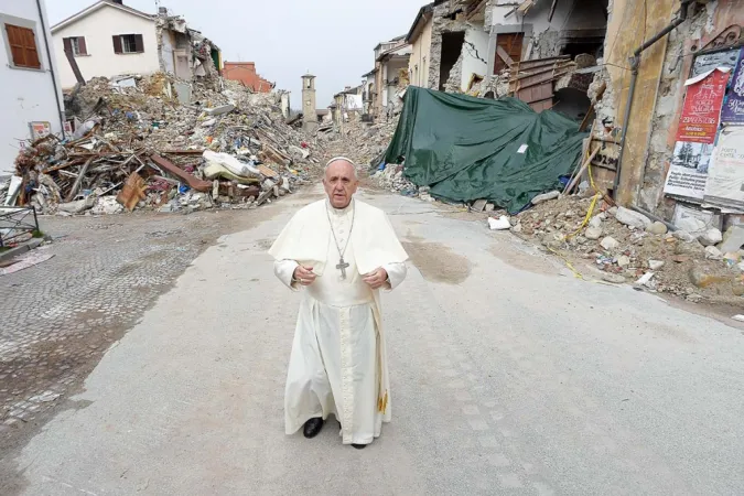 Papa Francesco ad Amatrice |  | L'Osservatore Romano/ ACI group