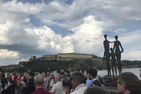 Un momento di preghiera dei membri dell'assemblea CEC, sul in processione sul Danubio durante l'Assemblea Generale di Novi Sad, 31 maggio - 6 giugno 2018 / CEC