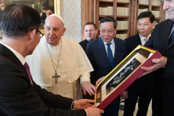 Papa Francesco con la delegazione del Partito Comunista Vietnamita, 18 gennaio 2024 / Vatican Media