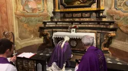 Il vescovo di Como sulla tomba di Suor Laura Mainetti / Diocesi di Como