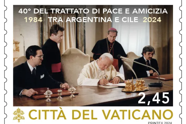 Il francobollo vaticano che commemora il 40esimo del Trattato di Pace e di Amicizia tra Argentina e Cile / Vatican Media