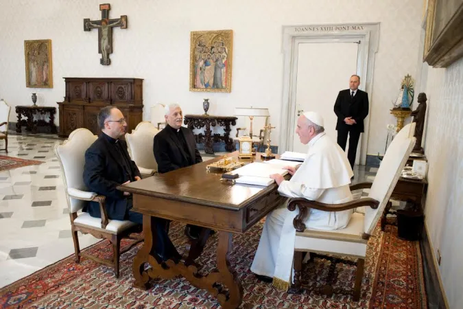 Papa Francesco con Padre Arturo Sosa e Padre Antonio Spadaro |  | L'Osservatore Romano, ACI Group