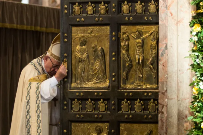 Il Papa chiude la Porta Santa della Basilica Vaticana il 20 novembre 2016 |  | Daniel Ibanez CNA