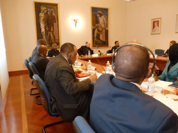 Ambasciatori africani e vescovi a un simposio | Ambasciatori africani e vescovi a un simposio organizzato dal Pontificio Consiglio della Cultura, marzo 2012 | David Kerr / Catholic News Agency