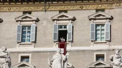 Il Papa recita il Regina Coeli / CNA