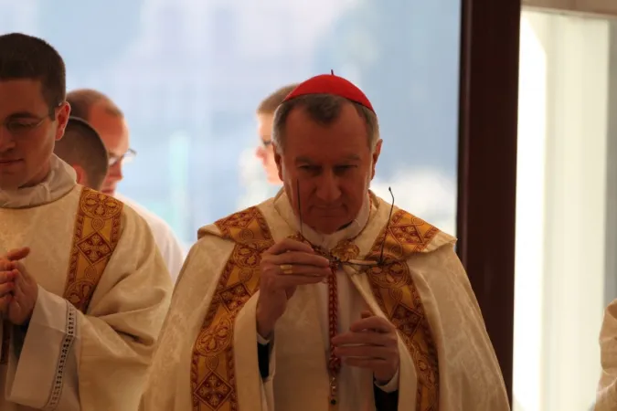 Cardinale Pietro Parolin | Il Cardinale Parolin mentre celebra una Messa  | Bohumil Petrik / CNA 