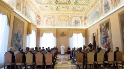 Papa Francesco durante un incontro nella Sala del Concistoro del Palazzo Apostolico, dove oggi ha incontrato i partecipanti all’Assemblea Internazionale della Confederazione Unione Apostolica del Clero. / L'Osservatore Romano / ACI Group