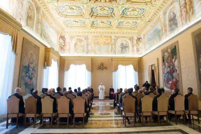 Papa Francesco, Sala del Concistoro | Papa Francesco in un incontro in Sala del Concistoro | Vatican Media / ACI Group