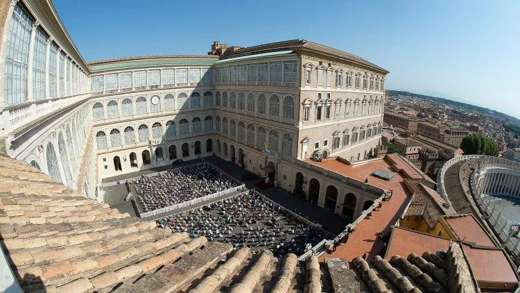 Cortile San Damaso | Veduta dall'alto del Cortile San Damaso durante una recente udienza generale | Vatican News 