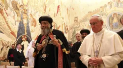 Francesco e Tawadros II durante la preghiera nella Cappella Redemptoris Mater in Vaticano di due anni fa /  ©VATICAN POOL/CPP