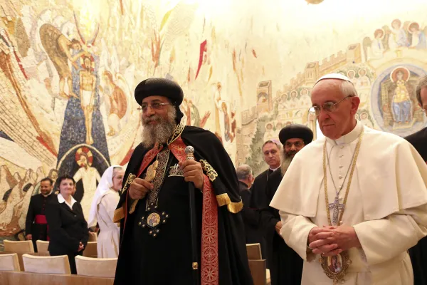 Francesco e Tawadros II durante la preghiera nella Cappella Redemptoris Mater in Vaticano di due anni fa /  ©VATICAN POOL/CPP