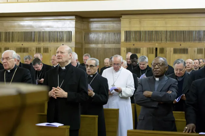 Il Papa durante gli Esercizi Spirituali 2014 |  | ©ServizioFotograficoOR/CPP