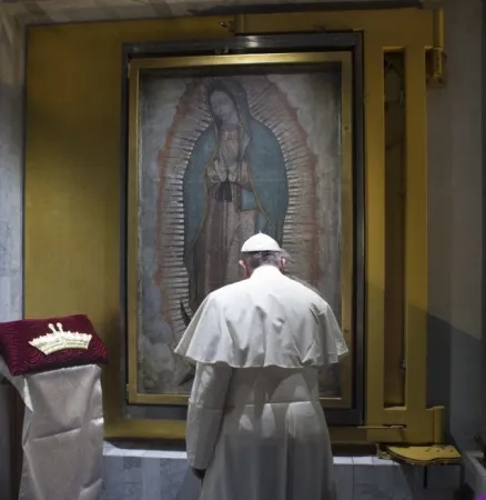 Il Papa davanti alla immagine della Madonna di Guadalupe  |  | Osservatore Romano