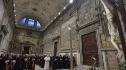 Papa Francesco e i vescovi presidenti di conferenza episcopale partecipanti all'incontro "La protezione dei minori nella Chiesa" durante la liturgia penitenziale in Sala Regia, Palazzo Apostolico Vaticano, 23 febbraio 2019 / Vatican Media