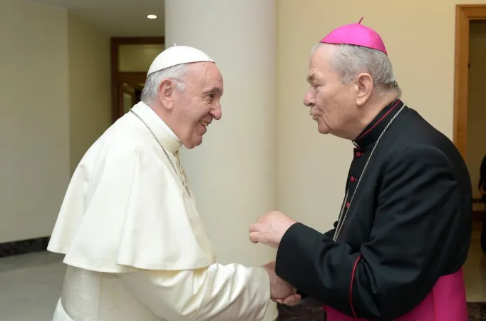 Papa Francesco e Ioan Robu | Papa Francesco e l'arcivescovo Ioan Robu nel loro incontro durante le visite ad limina dei vescovi di Romania  | Vatican Media / ACI Group