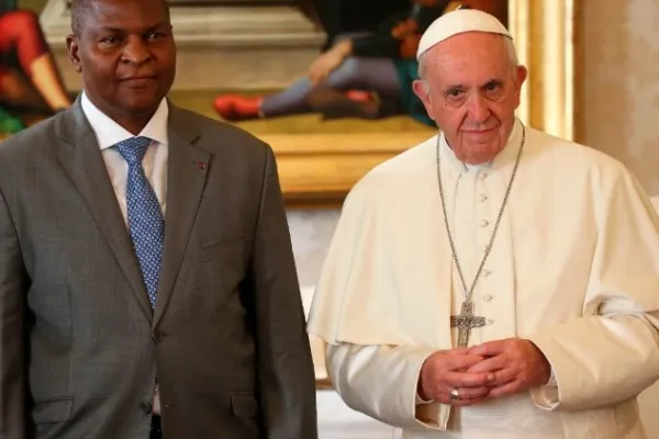 Papa Francesco e il presidente Touaderà nel loro incontro del 2016 / Vatican News 