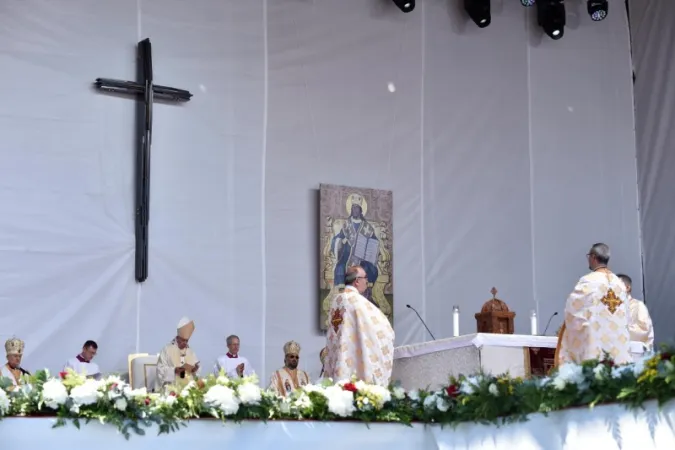 Papa Francesco alla Divina Liturgia a Blaj |  | Vatican Media 