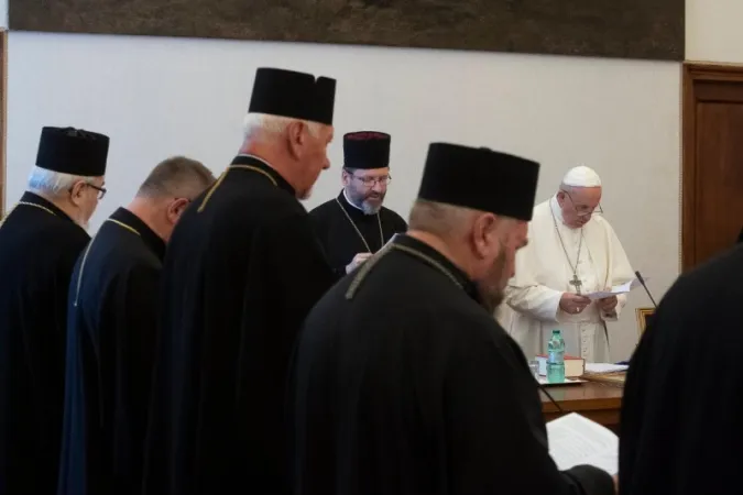 Incontro Chiesa Greco Cattolica Ucraina | Un momento dell'incontro interdicasteriale con sinodo e metropoliti della Chiesa Greco Cattolica Ucraina, tenutosi il 5 e 6 luglio 2019 in Sala Bologna, Palazzo Apostolico Vaticano. Accanto a Papa Francesco, l'arcivescovo maggiore Shevchuk | Vatican Media / ACI Group 