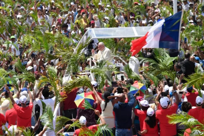 Papa Francesco celebra la messa a Port Louis  |  | Vatican Media