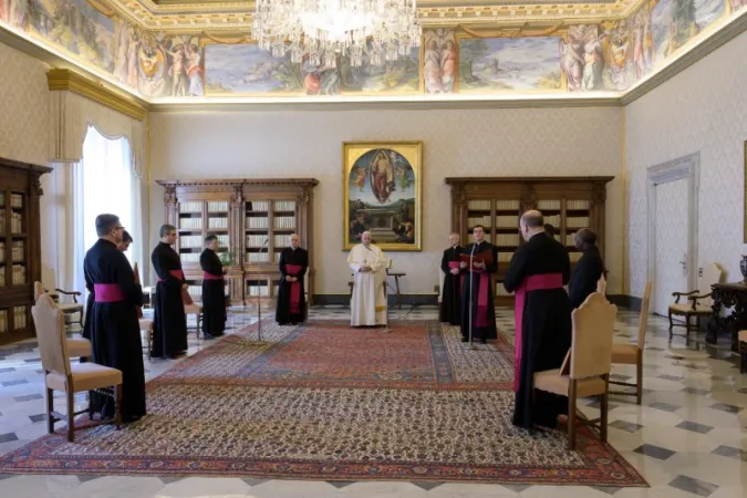 Il Papa dalla Biblioteca del Palazzo Apostolico |  | Vatican Media / ACI Group