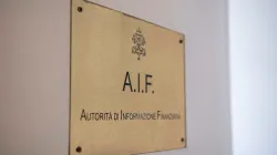 La targa dell'Autorità di Informazione Finanziaria, che si chiamerà ora Autorità di Informazione e Supervisione Finanziaria / Vatican Media