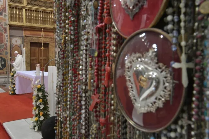 Papa Francesco nella Chiesa di Santo Spirito in Sassia |  | Vatican Media / ACI group