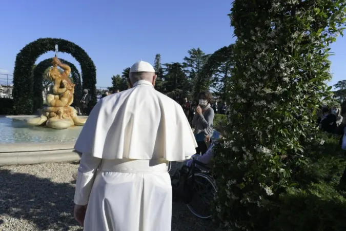 Papa Francesco recita il Rosario nei Giardini Vaticani  |  | Vatican Media 