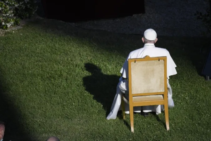 Papa Francesco recita il Rosario nei Giardini Vaticani  |  | Vatican Media 