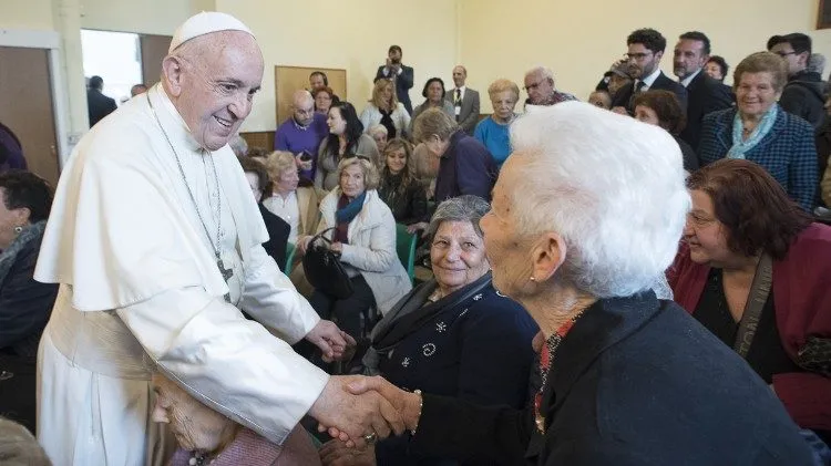 Papa Francesco e gli anziani  |  | Vatican Media 